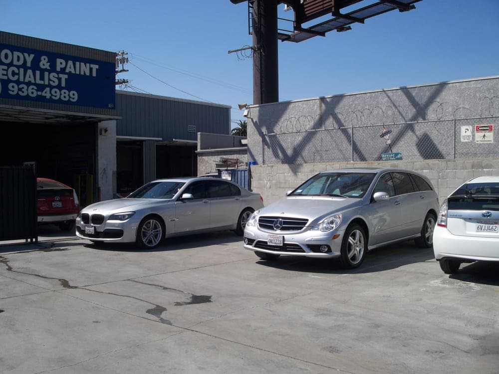 Mac Auto Collision shop exterior in Los Angeles