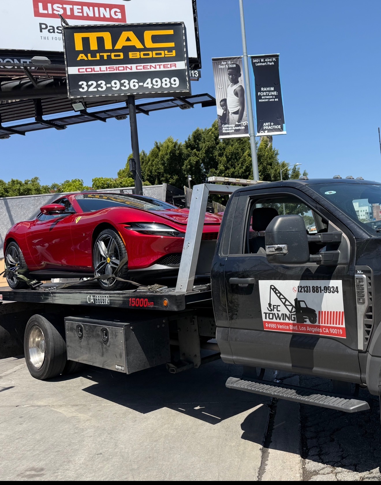 Wheel-lift tow truck for accident recovery